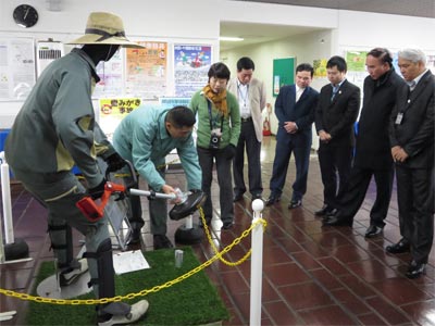 Photo of a scene while explaining grass cutter accidents and the proper way to use a grass cutter