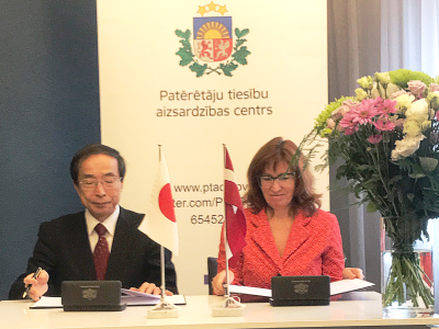 Photo showing a scene of signing ceremony