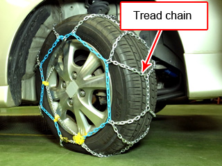 Photo of a honeycomb-like pattern tire chain