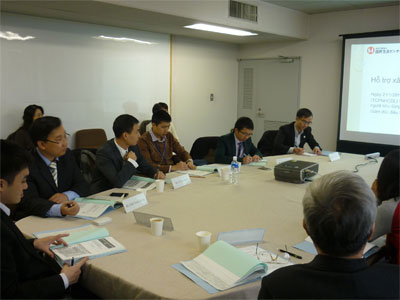 Photo of trainees attending a lecture (January 2015)