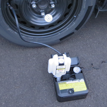 自動車のタイヤパンク発生時の対応方法に注意－応急修理キットの使用